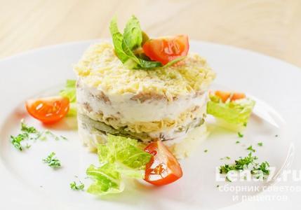 Pembe somonlu Mimoza salatası: yemek tarifleri