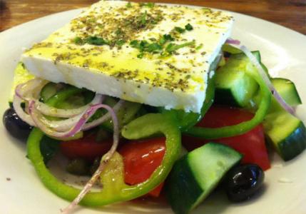 Resep salad Yunani klasik